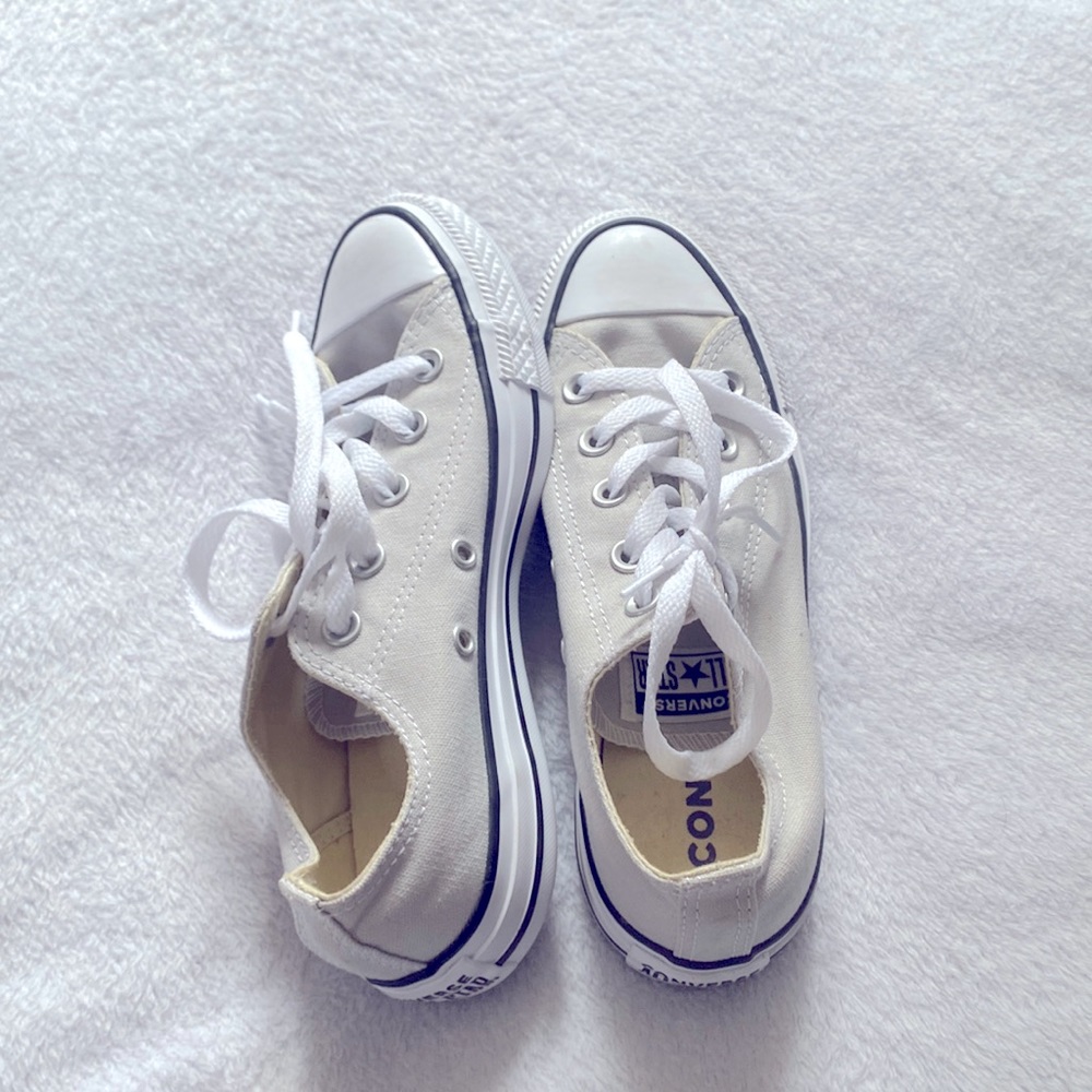 Off - white woman’s Converse size 6. Worn maybe twice.